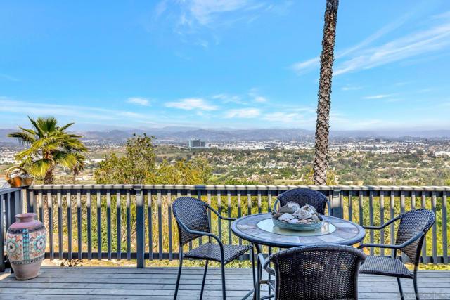 560 Seeforever Dr, San Marcos CA: https://media.crmls.org/mediaz/2aed95f8-cbf7-43dc-800b-11320889397c.jpg