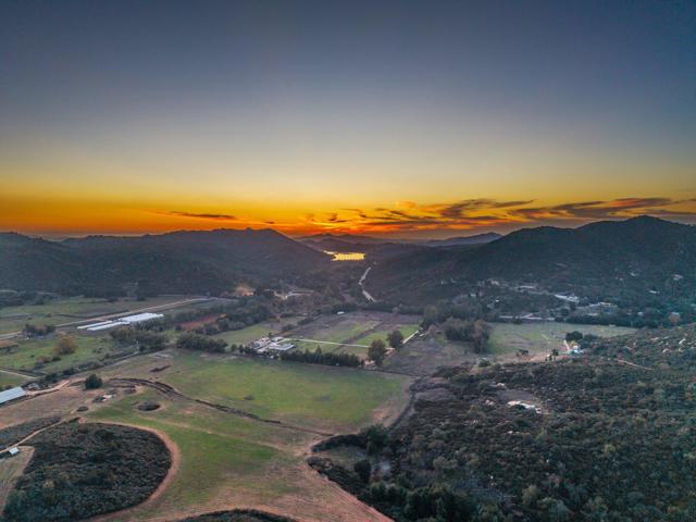 26086 Bear Valley Heights Road, Escondido CA: https://media.crmls.org/mediaz/2aeda5d3-279e-4595-8308-96c090a649ed.jpg