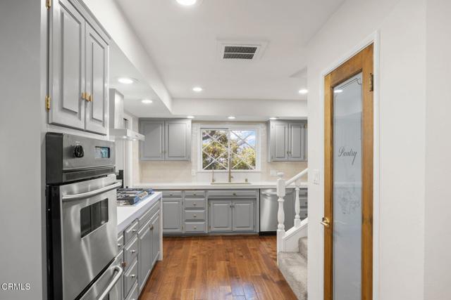 1990 Valley Meadow Drive, Oak View CA: https://media.crmls.org/mediaz/2aee8100-739c-4dfc-b514-710b81ace867.jpg