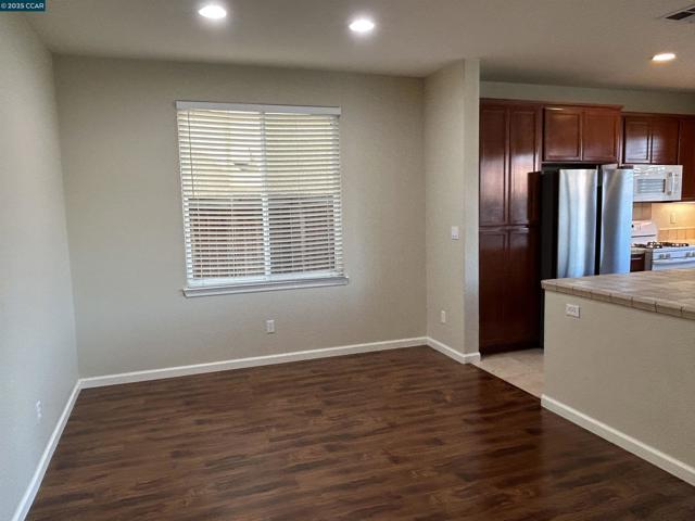 389 Black Rock Street, Brentwood CA: https://media.crmls.org/mediaz/2aeed286-570c-4e1e-b1af-884ebc0282c9.jpg