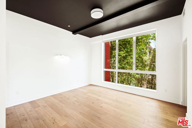 616 N Croft Avenue, West Hollywood CA: https://media.crmls.org/mediaz/2aeed38d-fa0b-402c-af3b-a7b0be809c1e.jpg
