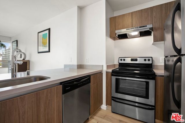 3460 W 7th Street, Los Angeles CA: https://media.crmls.org/mediaz/2aef8978-73e5-4d90-b05a-1a709244b2cc.jpg