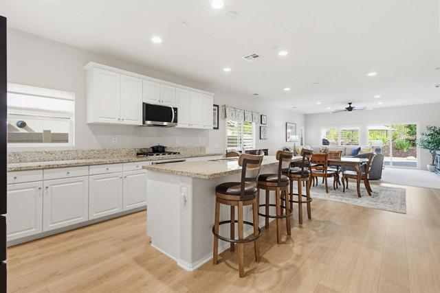 Detail Gallery Image 7 of 64 For 220 Pantaneiro Pl, Fallbrook,  CA 92028 - 3 Beds | 3 Baths