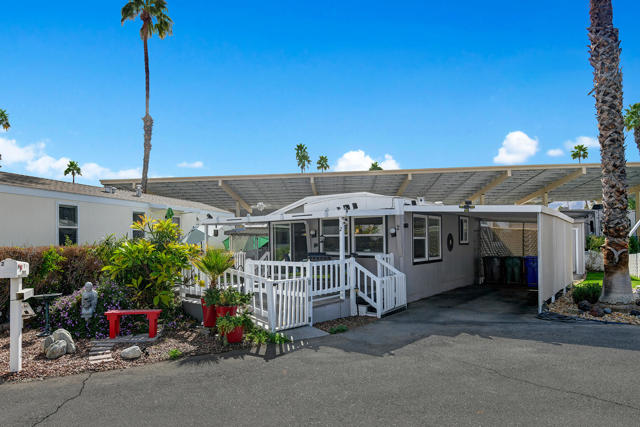 2 Sand Creek, Cathedral City CA: https://media.crmls.org/mediaz/2af003cf-e69b-49f9-be34-17ef5c40e6a9.jpg
