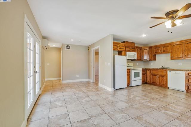 25 Phillips Ct, Tracy CA: https://media.crmls.org/mediaz/2af1cbcb-712a-43ac-8992-4fb8e716d9ea.jpg