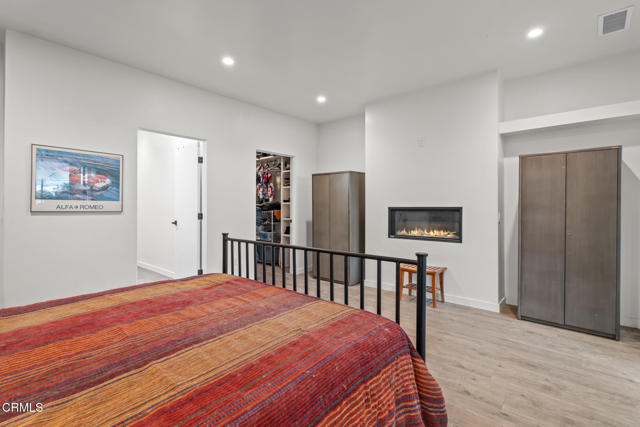 1818 New York Drive, Altadena CA: https://media.crmls.org/mediaz/2af1e2d7-50f3-4608-97f9-6181cdb8e15d.jpg