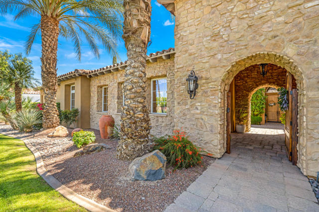 56025 Village Drive, La Quinta CA: https://media.crmls.org/mediaz/2af1f9b2-12ee-40d2-a2bf-99d5b1ad85a5.jpg