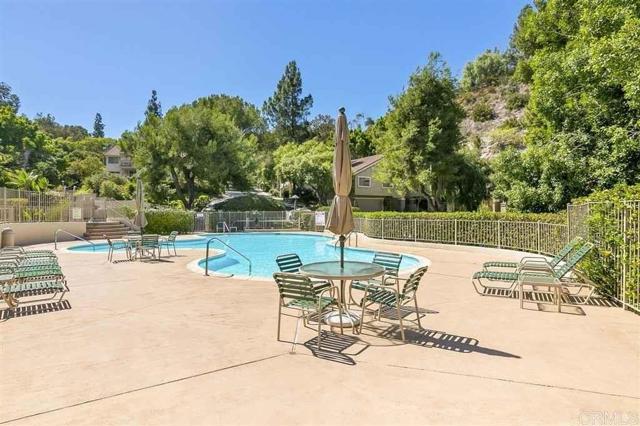 Detail Gallery Image 8 of 23 For 5983 Gaines St, San Diego,  CA 92110 - 3 Beds | 2/1 Baths