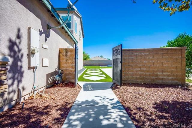 30826 Prairie Smoke Circle, Murrieta CA: https://media.crmls.org/mediaz/2af2491c-0929-44ff-93de-accaf822dc8a.jpg