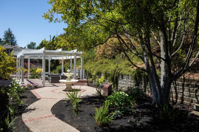 348 Costello Drive, Los Altos CA: https://media.crmls.org/mediaz/2af26cb3-463a-4764-998d-067f6c533828.jpg