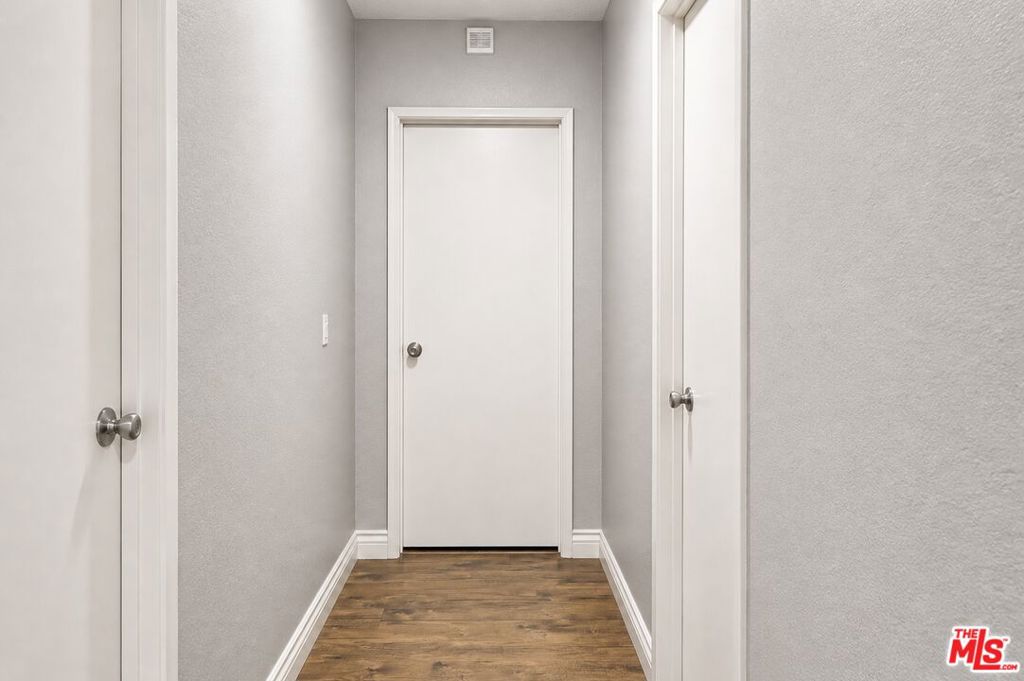 https://media.crmls.org/mediaz/2af2f427-2376-4c11-9022-5d048651888c.jpg?preset=X-Large