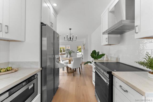 503 Rosemont St, La Jolla CA: https://media.crmls.org/mediaz/2af32377-dc78-4640-9776-bef36dc50e90.jpg