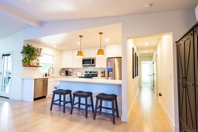 11534 Manzanita Rd, Lakeside CA: https://media.crmls.org/mediaz/2af372b0-0e2b-47c5-a3ea-91bd0baf0313.jpg