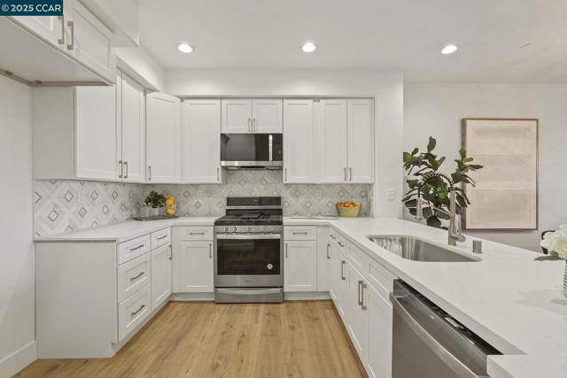 Image 6 of 35 For 2575 Edgewater Drive