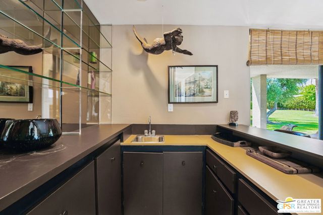 1445 Via Isla, Palm Springs CA: https://media.crmls.org/mediaz/2af3b7cf-37c0-4935-b8a9-6058479a2ad3.jpg
