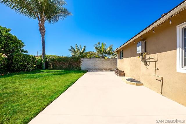 4464 Kamloop Ave, San Diego CA: https://media.crmls.org/mediaz/2af448fc-1330-41bd-8635-f09e8c45fbeb.jpg