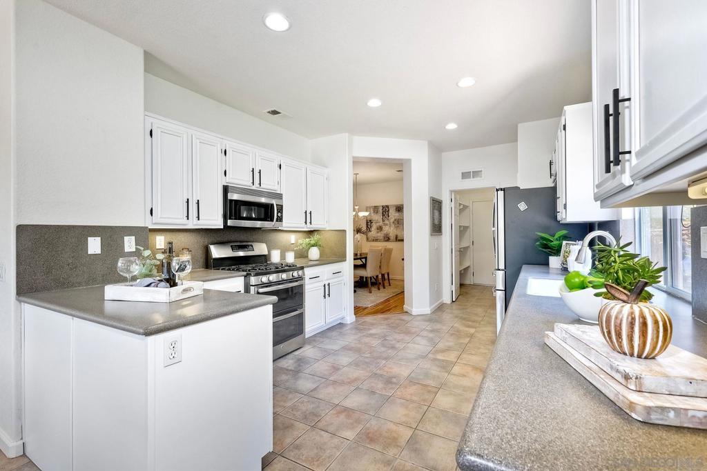 MLS #250036045SD img 11