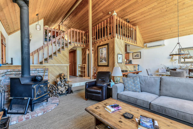 24873 Ponderosa Drive, Idyllwild CA: https://media.crmls.org/mediaz/2af48e61-806d-4f75-98a3-dff4b0b8a8de.jpg