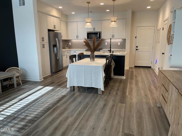 Detail Gallery Image 13 of 67 For 130 Farmhouse Dr #2,  Simi Valley,  CA 93065 - 3 Beds | 2/1 Baths