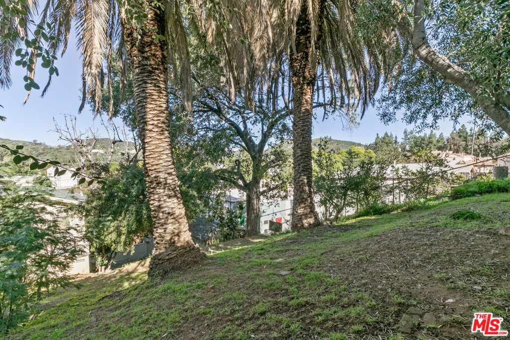 https://media.crmls.org/mediaz/2af4dc97-4f11-4fc7-b056-689478c4d56f.jpg?preset=X-Large