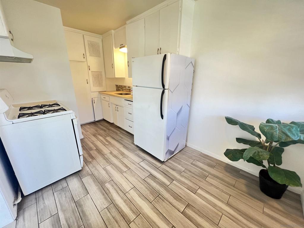 4064 Oakcrest Dr - photo 2