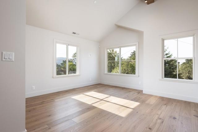 4 Oak Knoll Way, Carmel CA: https://media.crmls.org/mediaz/2af60468-7123-41f1-b845-8af6c3a42fcc.jpg