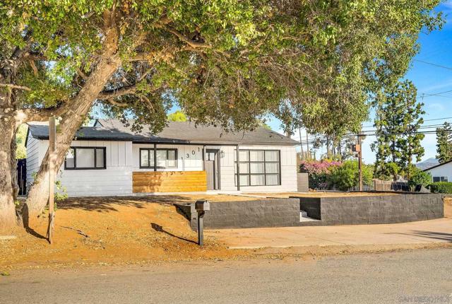 1301 Clove St, El Cajon CA: https://media.crmls.org/mediaz/2af70478-f238-46bb-ab90-72279c335747.jpg