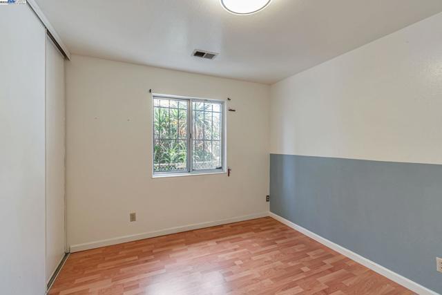 2538 E 16Th St, Oakland CA: https://media.crmls.org/mediaz/2af73e6d-c757-4808-8214-3ca7d76ad776.jpg