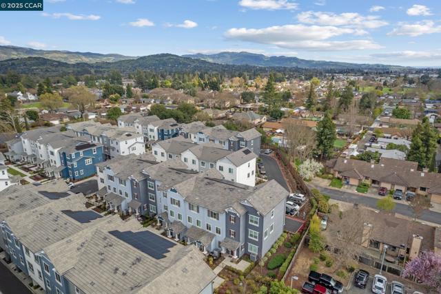 339 Pear Tree Ter, Napa CA: https://media.crmls.org/mediaz/2af74180-1dce-43ec-930b-299dc2267d41.jpg