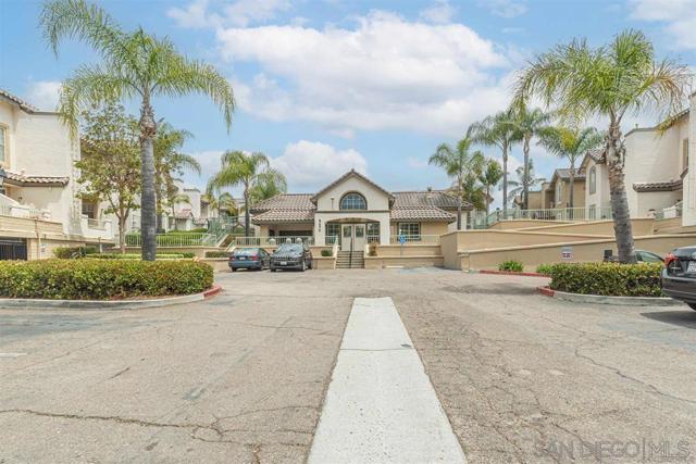 8644 New Salem St, San Diego CA: https://media.crmls.org/mediaz/2af78d31-8250-4c92-b44c-f5243a056eb4.jpg
