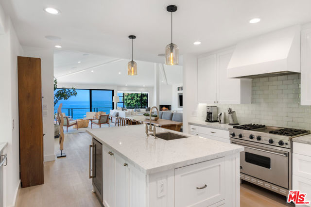 7089 Birdview Avenue, Malibu CA: https://media.crmls.org/mediaz/2af7b3f7-12b1-4ebd-aad1-d8974fa9b720.jpg