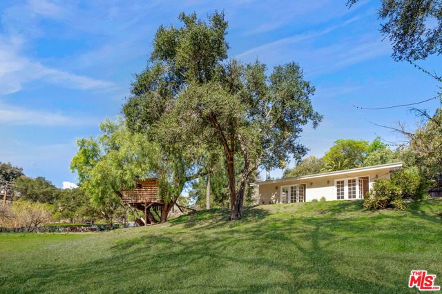 2457 Liberty Lane, Topanga CA: https://media.crmls.org/mediaz/2af7c056-acb6-4920-abd4-60a344ece9cd.jpg