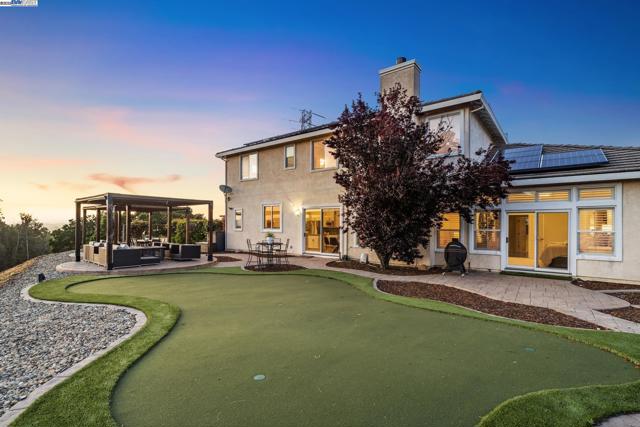 3879 Blackstone Ct, Castro Valley CA: https://media.crmls.org/mediaz/2af8632f-f97b-443d-82cf-7c5010ce12b7.jpg
