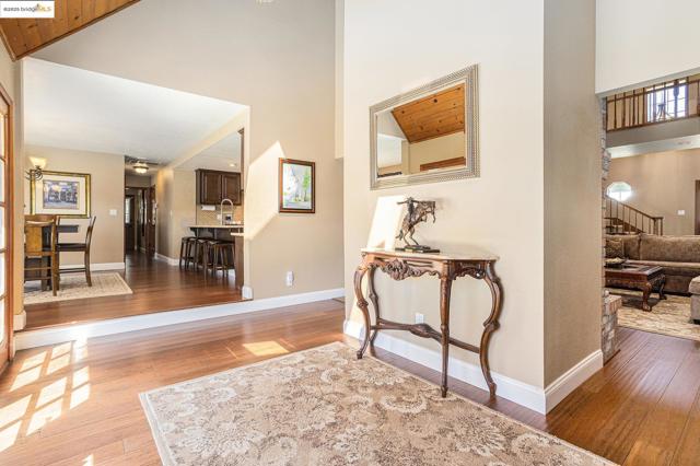 15 Madeira Ct, Oakley CA: https://media.crmls.org/mediaz/2af8c500-234b-401e-8d7c-d9464234aeeb.jpg