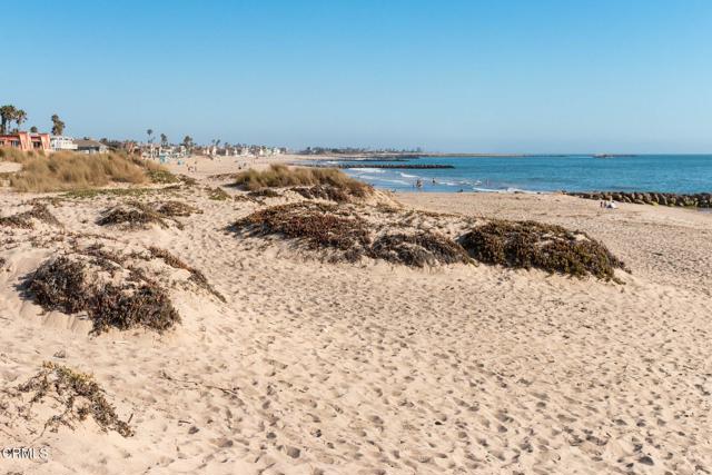 1132 1142 Pittsfield Lane, Ventura CA: https://media.crmls.org/mediaz/2af8fa09-613e-4b81-be06-b946deeecfec.jpg
