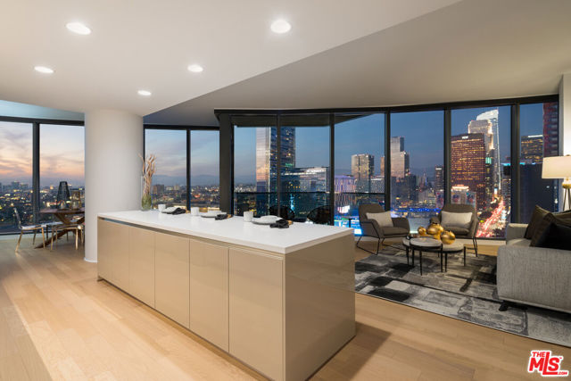 1200 S FIGUEROA Street, Los Angeles CA: https://media.crmls.org/mediaz/2af90de5-3838-4eb9-89f0-0bd689572e90.jpg