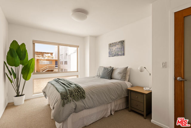 6624 Vista Del Mar, Playa del Rey CA: https://media.crmls.org/mediaz/2af915c8-bd01-4570-a106-bc7dd494de11.jpg