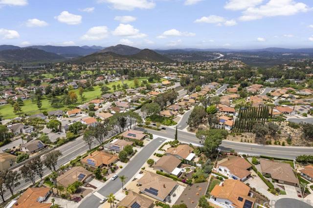 12516 Camino Vuelo, San Diego CA: https://media.crmls.org/mediaz/2af93ddf-a3d1-4892-bcbc-b5342b29bfcd.jpg