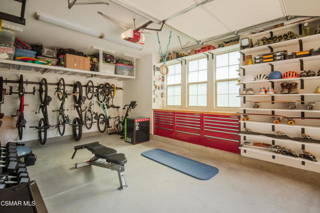 1323 Arroyo View Street, Thousand Oaks CA: https://media.crmls.org/mediaz/2af9bfa2-b8f0-4acf-98c4-5d3a3be63e61.jpg