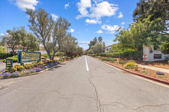 105 Calle Nivel, Los Gatos CA: https://media.crmls.org/mediaz/2afa1569-9f52-41d5-9e9a-aeb3ad0c5868.jpg