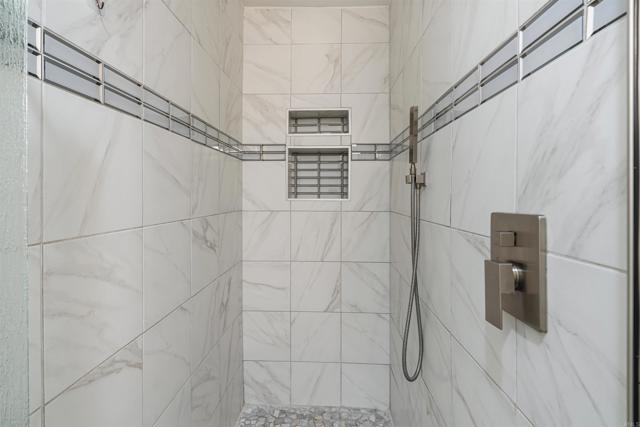 231 Riverview Way, Oceanside CA: https://media.crmls.org/mediaz/2afa4389-0a14-4113-841d-1741bd014a22.jpg