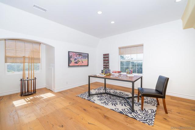 5 Rolling View Lane, Fallbrook CA: https://media.crmls.org/mediaz/2afa4e6b-b636-4e51-a051-0b1ebf10b918.jpg