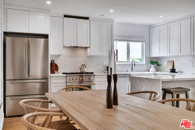 7832 Croydon Avenue, Los Angeles CA: https://media.crmls.org/mediaz/2afa5d95-6442-4db2-ba38-20713052b3ed.jpg
