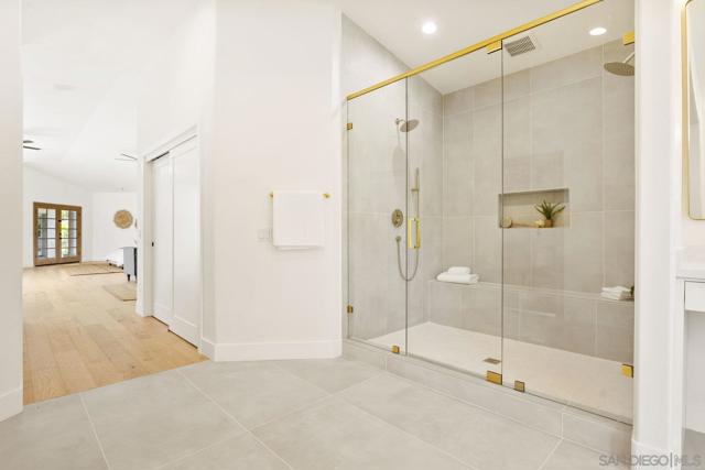 17601 Valle Verde, Poway CA: https://media.crmls.org/mediaz/2afa7702-9a5a-4e09-842f-24a4985daf2d.jpg