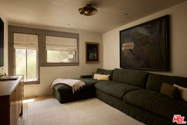 239 W Channel Road, Santa Monica CA: https://media.crmls.org/mediaz/2afac10d-876d-4b54-a41f-5072b43918d3.jpg