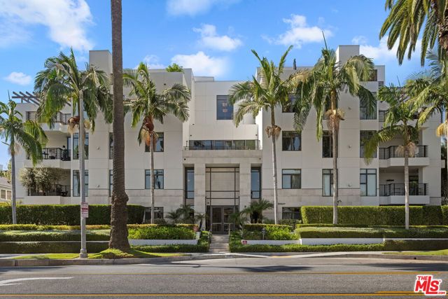 447 North Doheny Drive, 305 photo 13