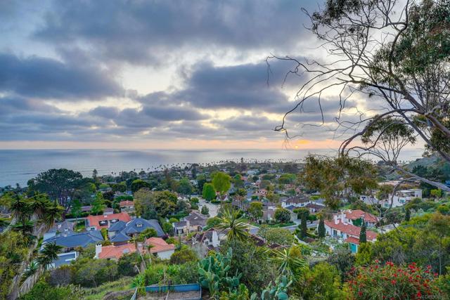 5995 La Jolla Corona Dr., La Jolla CA: https://media.crmls.org/mediaz/2afc4c66-a57d-440d-b5f4-b0f6c11ffb0b.jpg
