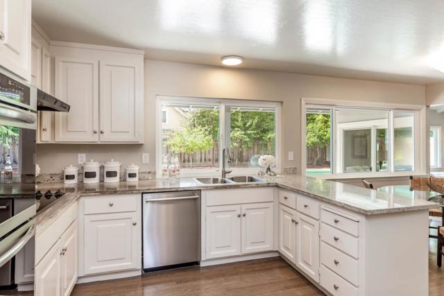 1378 Pritchett Court, Los Altos CA: https://media.crmls.org/mediaz/2afcacf3-b0c6-460f-80e6-58623f00bed6.jpg