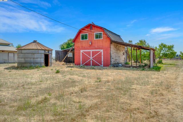 1969 Buena Vista Ave, Livermore CA: https://media.crmls.org/mediaz/2afcbc5e-11f4-4cfe-a17b-ace8ad16fd01.jpg