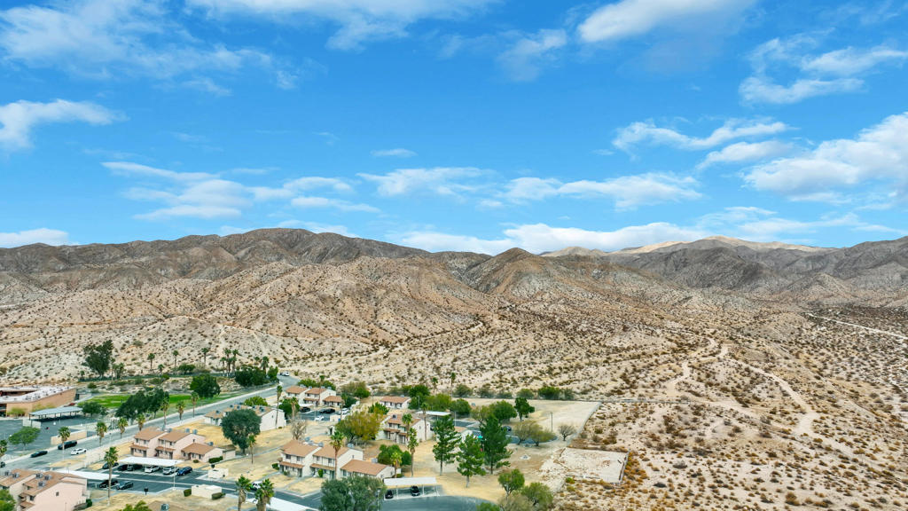 https://media.crmls.org/mediaz/2afcc181-9104-4253-992d-544861ff7213.jpg?preset=X-Large